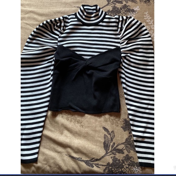 Zara Black and White Rib Top with Puff Sleeve - Picture 5 of 6